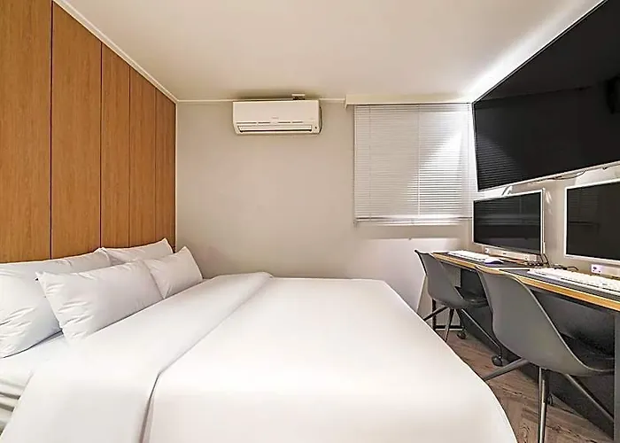 Gwangmyeong Intersection No. 25 Hotel *